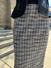 Load image into Gallery viewer, Dahlia black
